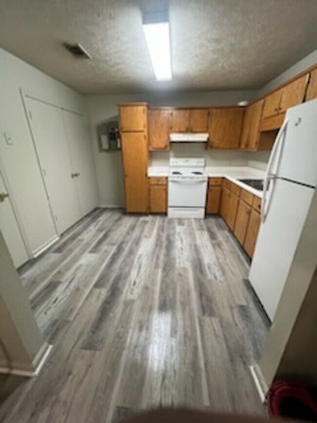 Building Photo - Monthly Paid Rent