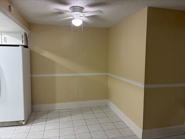 Building Photo - 10314 Chadbourne Dr