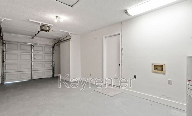 Building Photo - 6600 Woodcock Cir