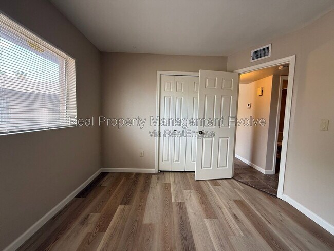 Building Photo - 18211 N 40th Pl
