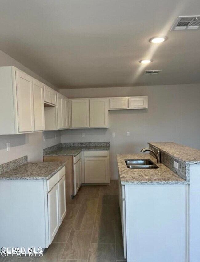 Building Photo - 140 Keeney Court