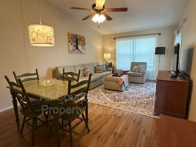 Building Photo - 7315 Parkside Villas Dr