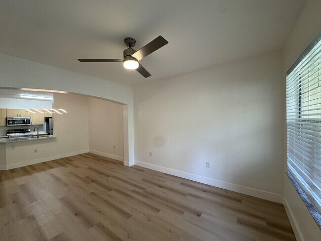 Building Photo - 110 SW Peacock Blvd