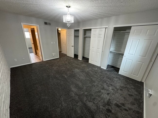 Building Photo - Move-In Ready 2 Bed Townhome | New Carpet | 2 Parking Spaces