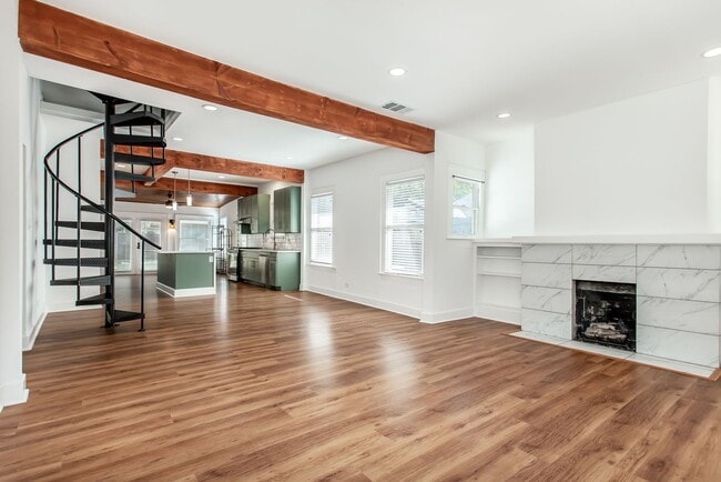 Building Photo - Beautiful Craftsman Style in Junius Heights!