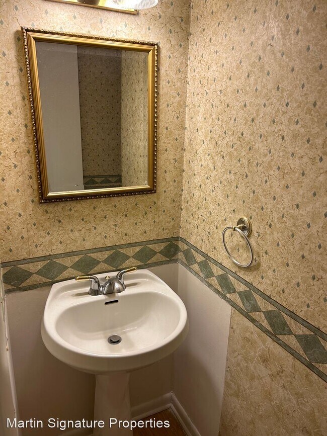 Building Photo - 3 br, 2.5 bath House - 2528 West Village