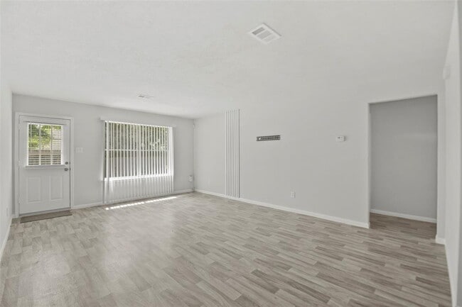 Building Photo - 12803 Rockford Dr