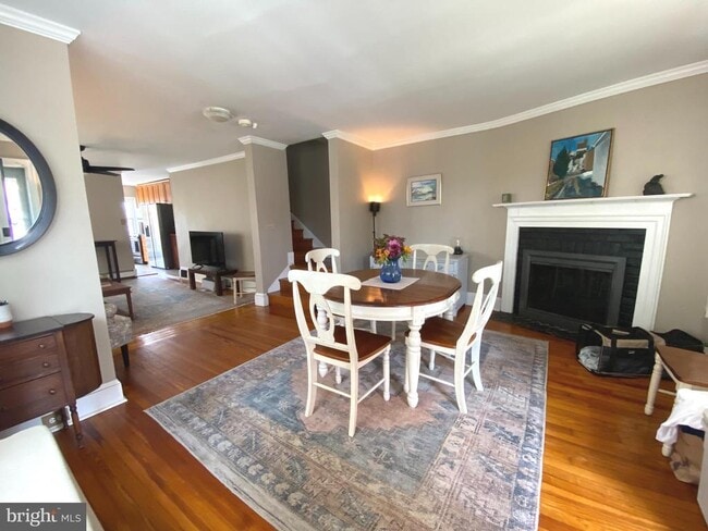 Building Photo - 20 E Abington Ave