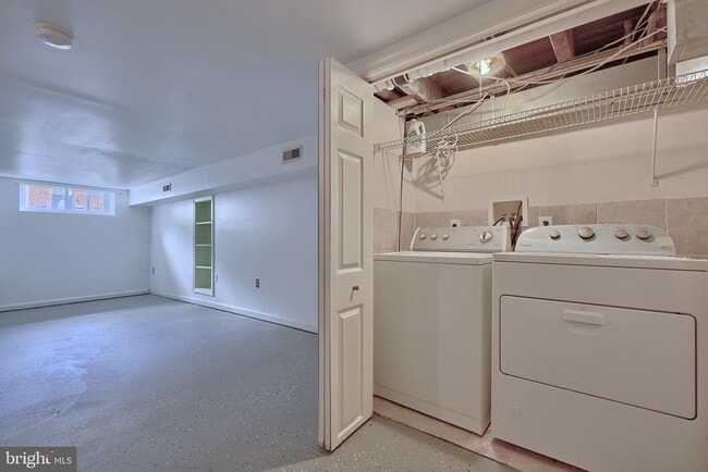 Building Photo - 1108 Baylis St