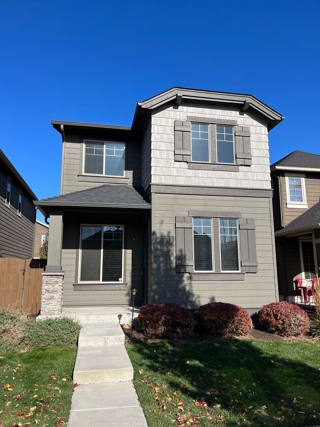 Building Photo - 3 Bed/2.5 Bath Single Family Home in NE Bend - McCall Landing