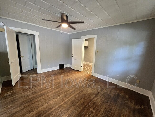 Building Photo - 543 Sumner St