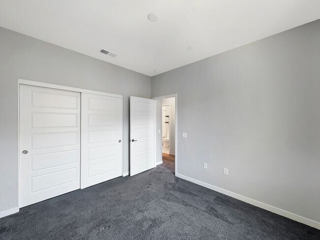 Building Photo - Spacious San Elijo Hills Home with 2-car G...