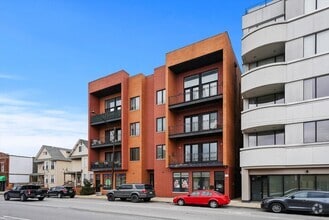 Building Photo - 5010 W Lawrence Ave