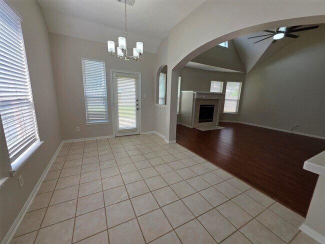 Building Photo - 2111 Emerald Cove Dr