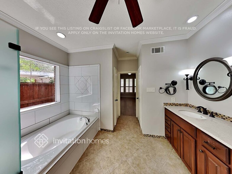 Building Photo - 12707 Wilbury Park