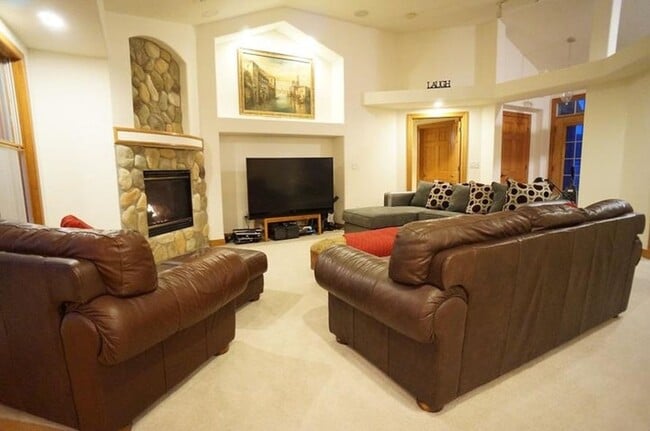 Building Photo - Experience spacious and comfortable living...