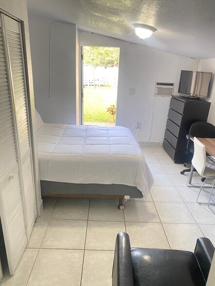 Building Photo - 7121 Taft St