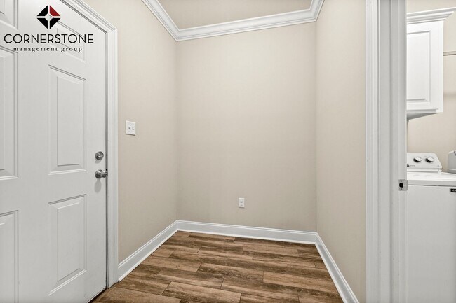 Building Photo - 3 Bedroom House in University Villas| Community Pool |Gated Community