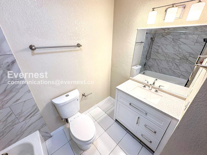 Building Photo - 2520 Walters Way