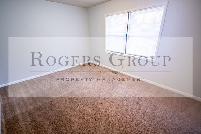 Building Photo - #315*** - 1104-1106 Parham St Duplex