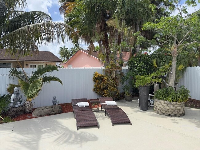 Building Photo - 10600 SW 146th Ct