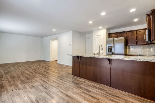 Building Photo - 4 bed plus den - easy I-5 access and JBLM commute. N Thurston School District