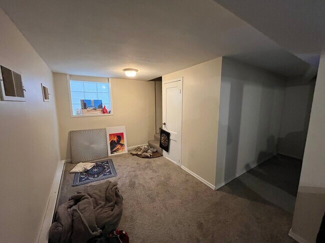 Building Photo - 5126 W Cullom Ave