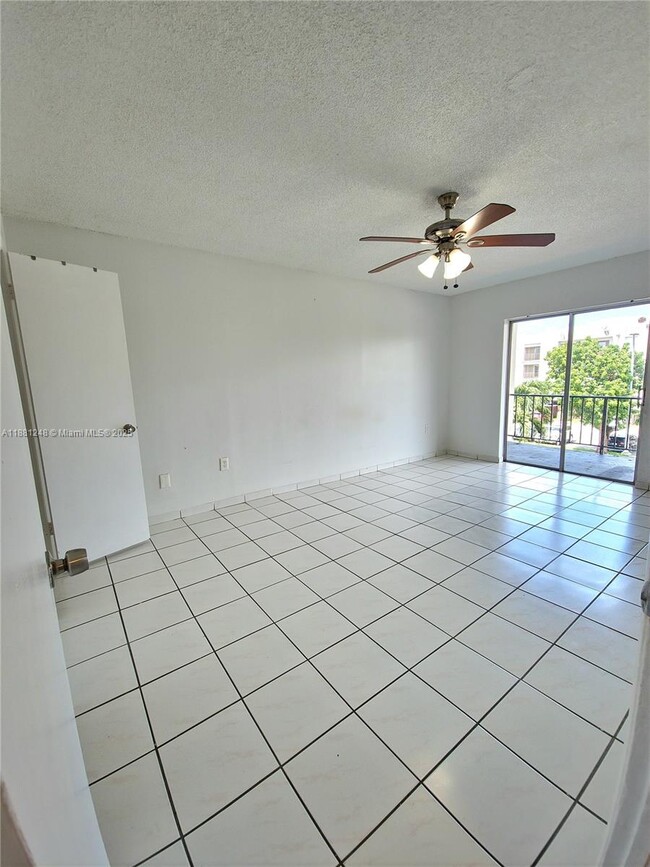 Building Photo - 5705 W 20th Ave