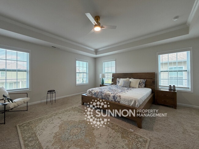 Building Photo - 5 Bed 4.5 Bath with Huge Bonus