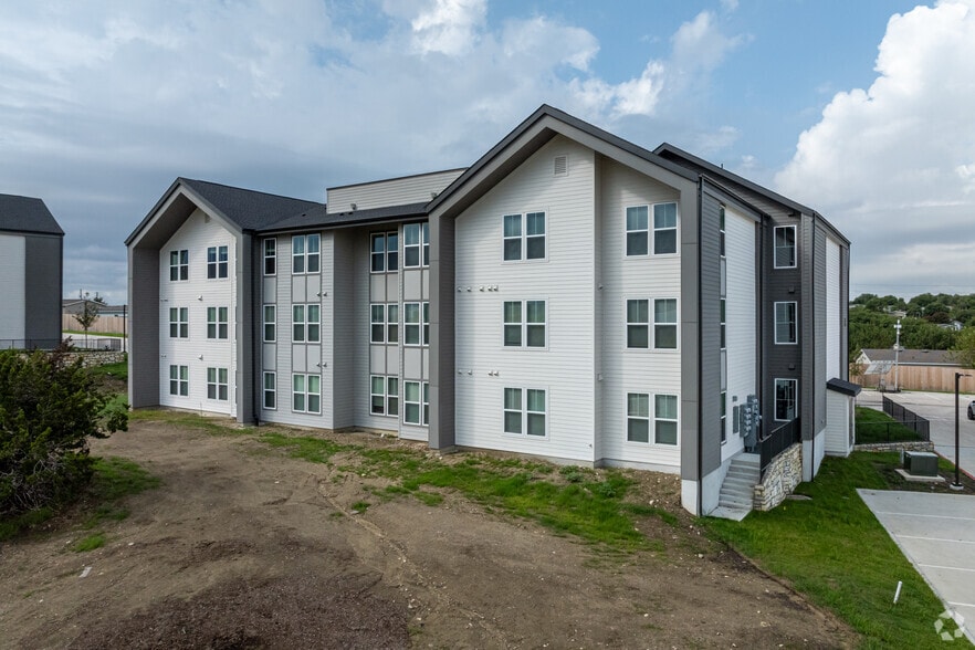 Building Photo - Bluestem at Loyola