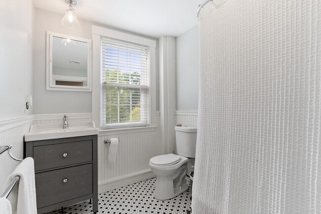 Building Photo - 205 Sohier St