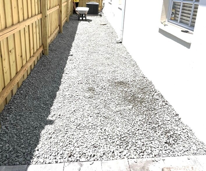 Building Photo - 4102 W Sevilla St