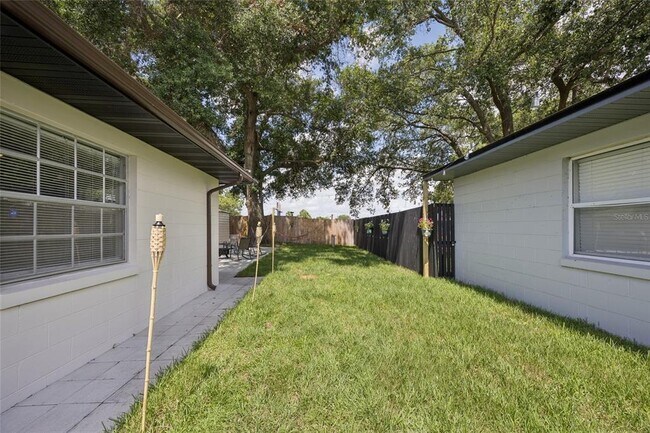 Building Photo - 536 Hibiscus Way