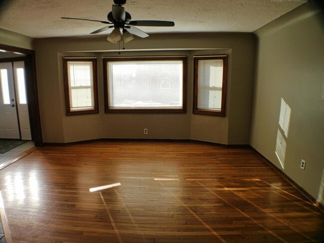Building Photo - 9837 Minnick Ave