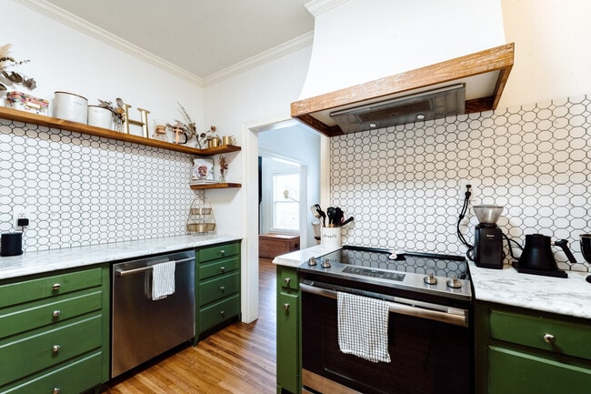 Building Photo - 1025 N 34th St