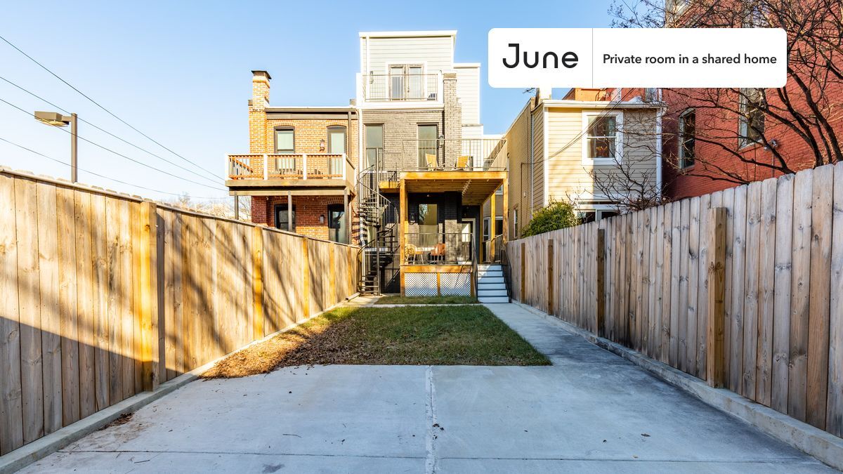 Building Photo - Room in Shared 2 bed/2.5 bath home in Columbia Heights
