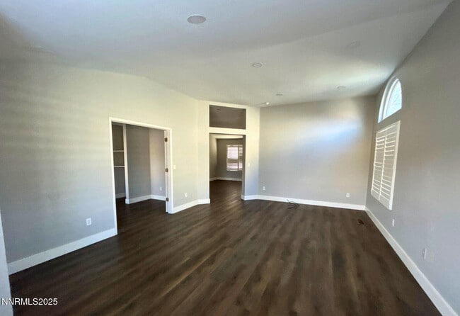 Building Photo - 8657 Silver Shores Dr