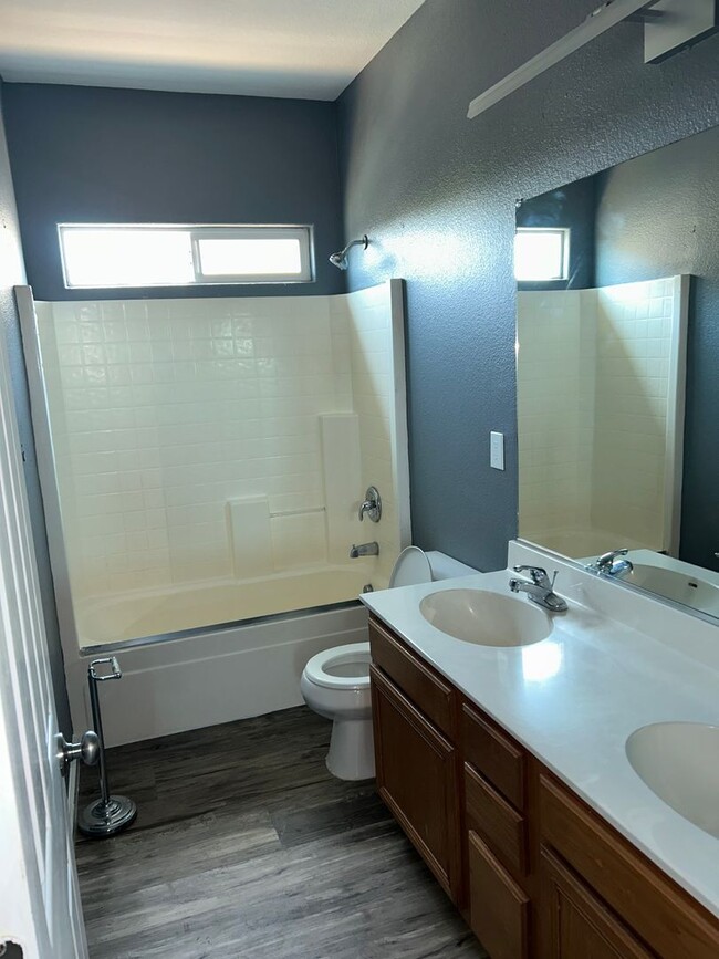 Building Photo - Newly Remodeled 3-Bed Home in Lathrop