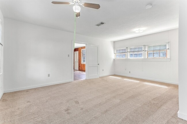 Building Photo - 9025 San Fernando Way