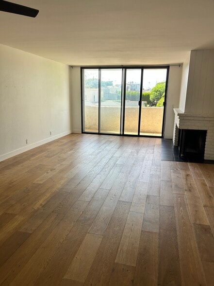 Building Photo - 745 Main St