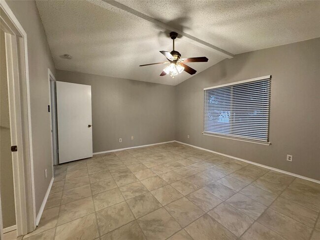 Building Photo - 2917 Zeke Bend