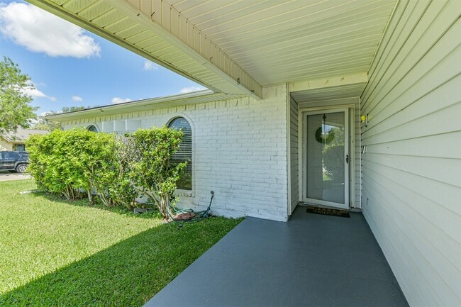 Building Photo - 24426 Rockin 7 Dr