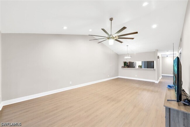 Building Photo - 5767 Deauville Cir