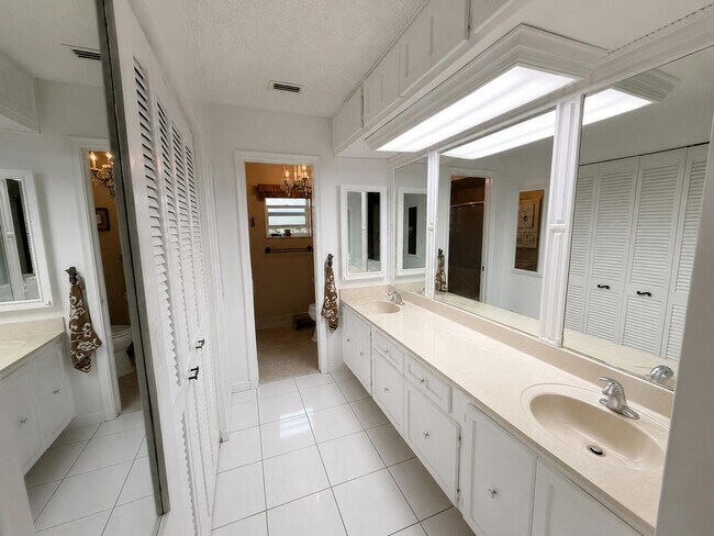 Building Photo - 7758 Cloverfield Cir