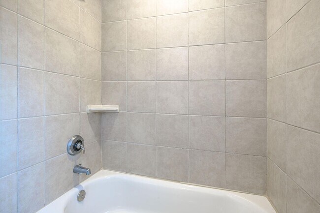 Building Photo - Beautiful 3 Bedroom / 2 Bath Single Family House in Burlingame!