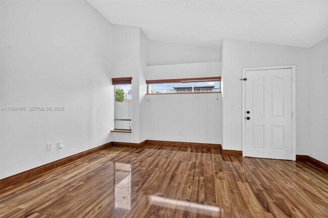 Building Photo - 1632 SW 19th Ter