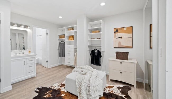 Building Photo - 906 La Barbera Dr