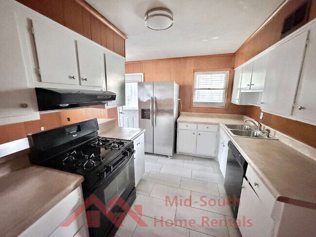 Building Photo - 3831 Hermitage Dr