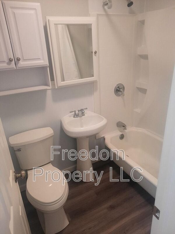 Building Photo - 38 Elmhurst Cir