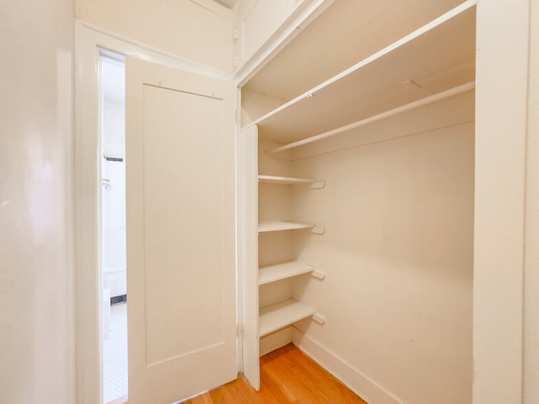 Building Photo - 1036 Dempster St